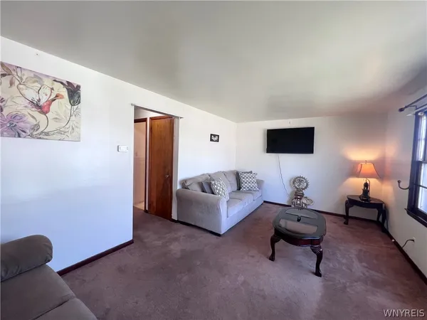 $1,900 | 480 West Hazeltine Avenue, Tonawanda, NY 14217