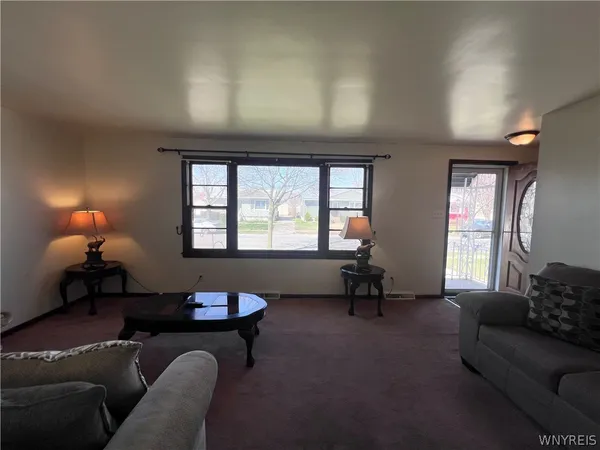 $1,900 | 480 West Hazeltine Avenue, Tonawanda, NY 14217