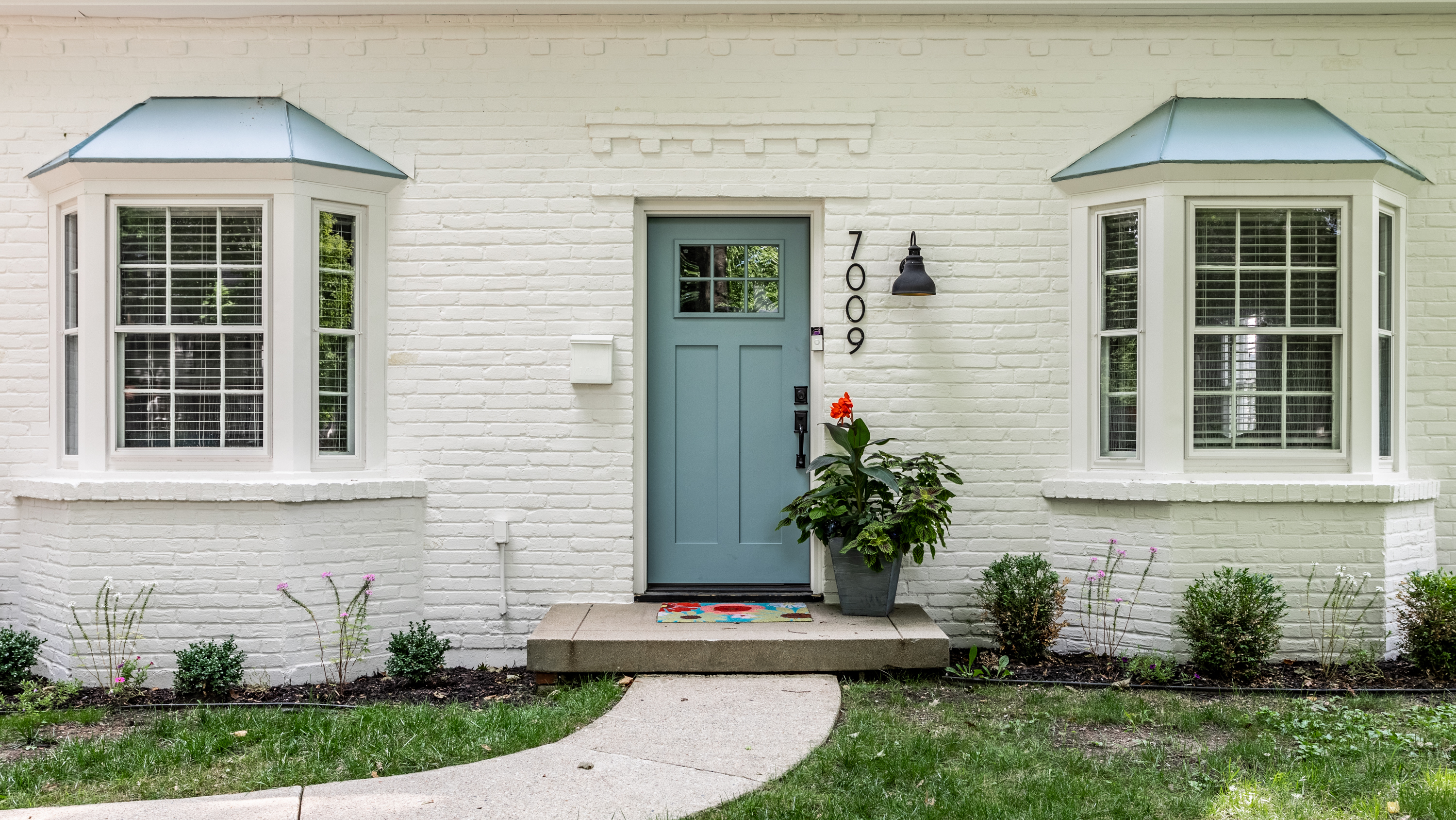 7009 Warwick Road Indianapolis, IN 46220 - Photo 3 of 25 Gallery Image 3