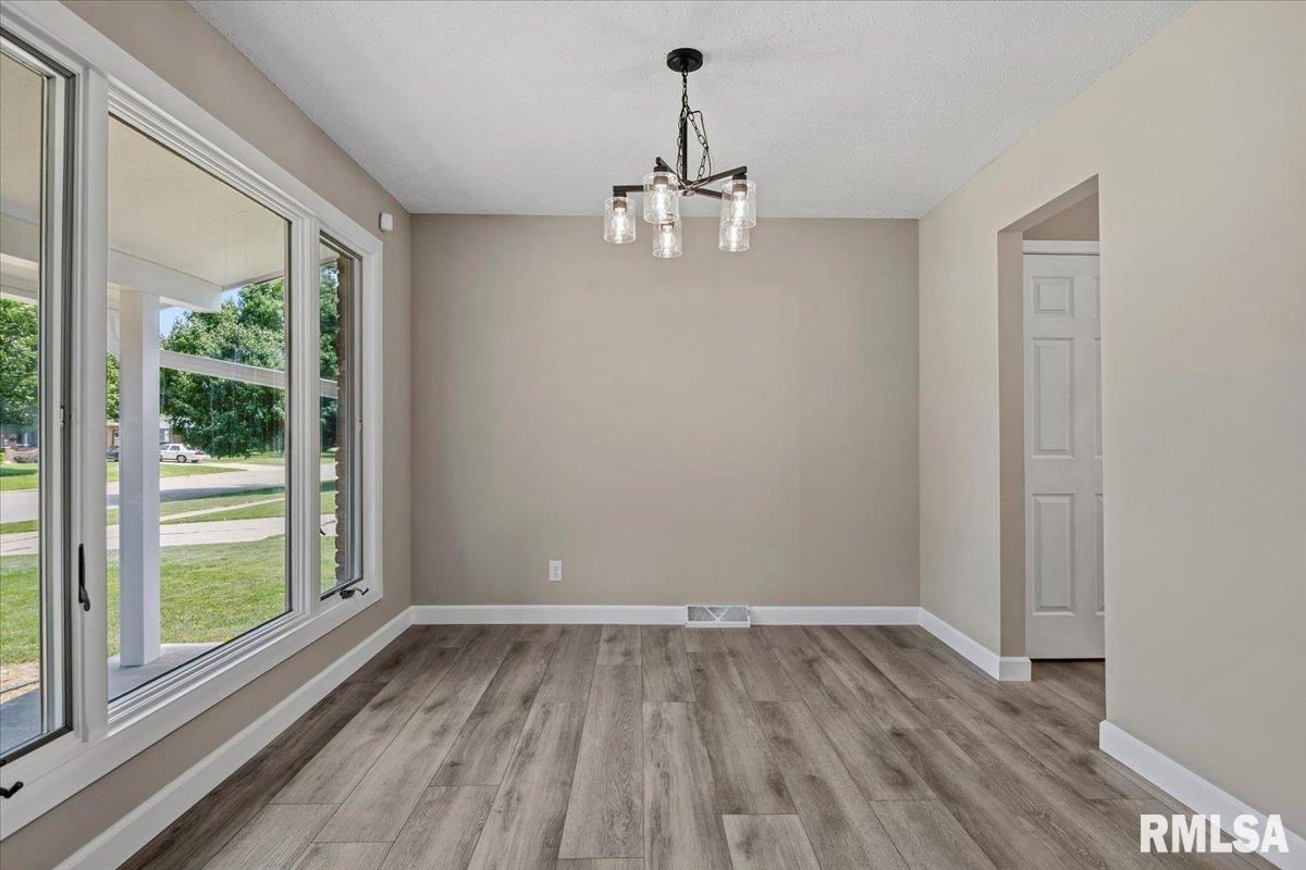 2320 Lindbergh Boulevard Springfield, IL 62704 - Photo 10 of 36