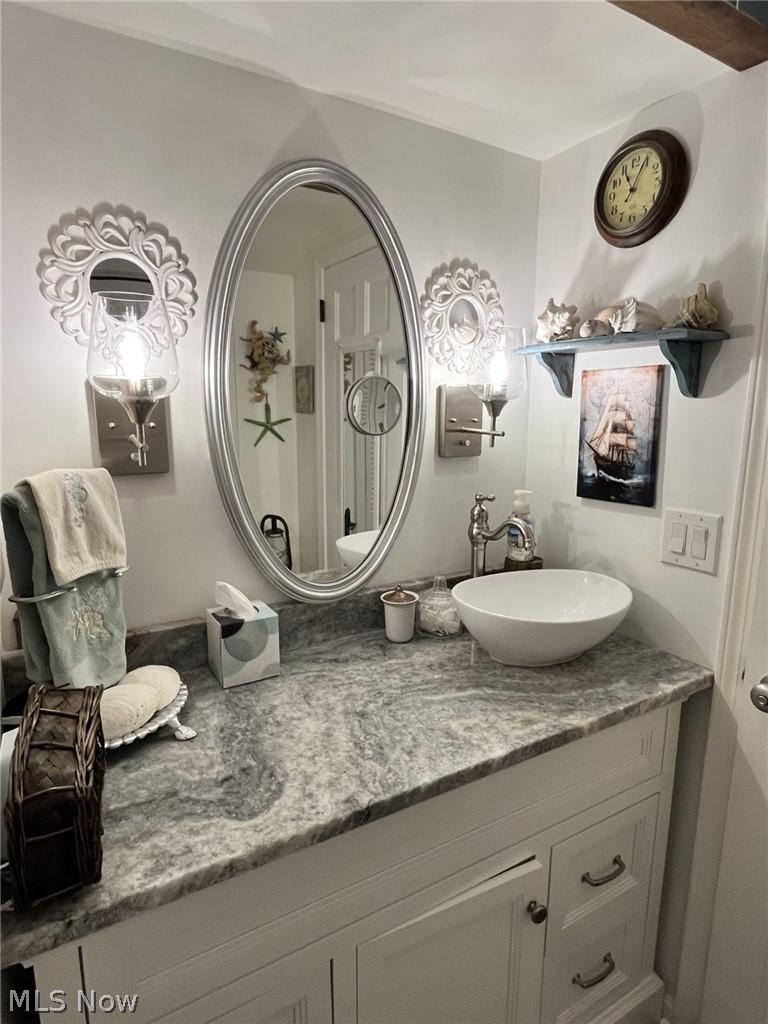6795 Wadsworth Road Medina, OH 44256 - Photo 7 of 48 Second Floor Bathroom