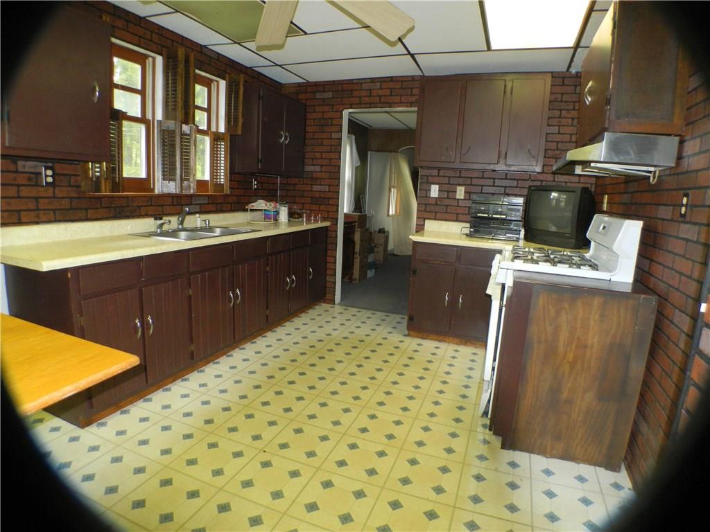 822-828 Hulton Road Verona, PA 15147 - Photo 13 of 22 822 Hulton - Kitchen