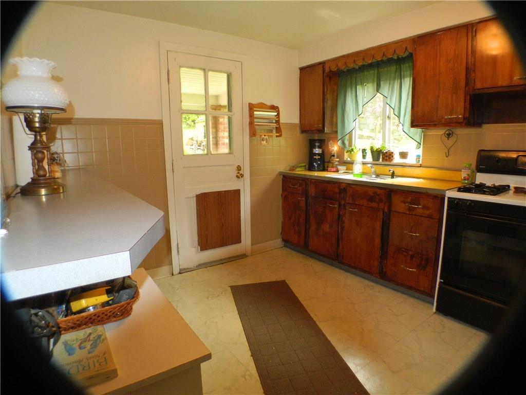 822-828 Hulton Road Verona, PA 15147 - Photo 6 of 22 828 Hulton - Kitchen