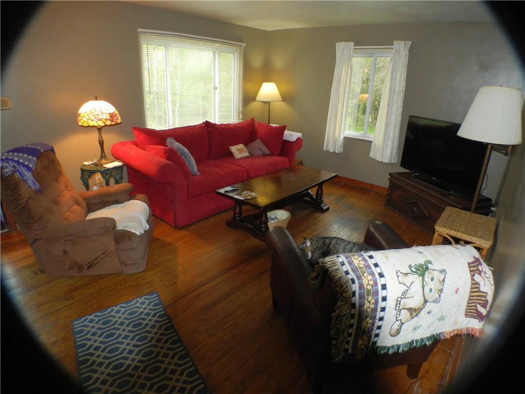 822-828 Hulton Road Verona, PA 15147 - Photo 8 of 22 828 Hulton - living room