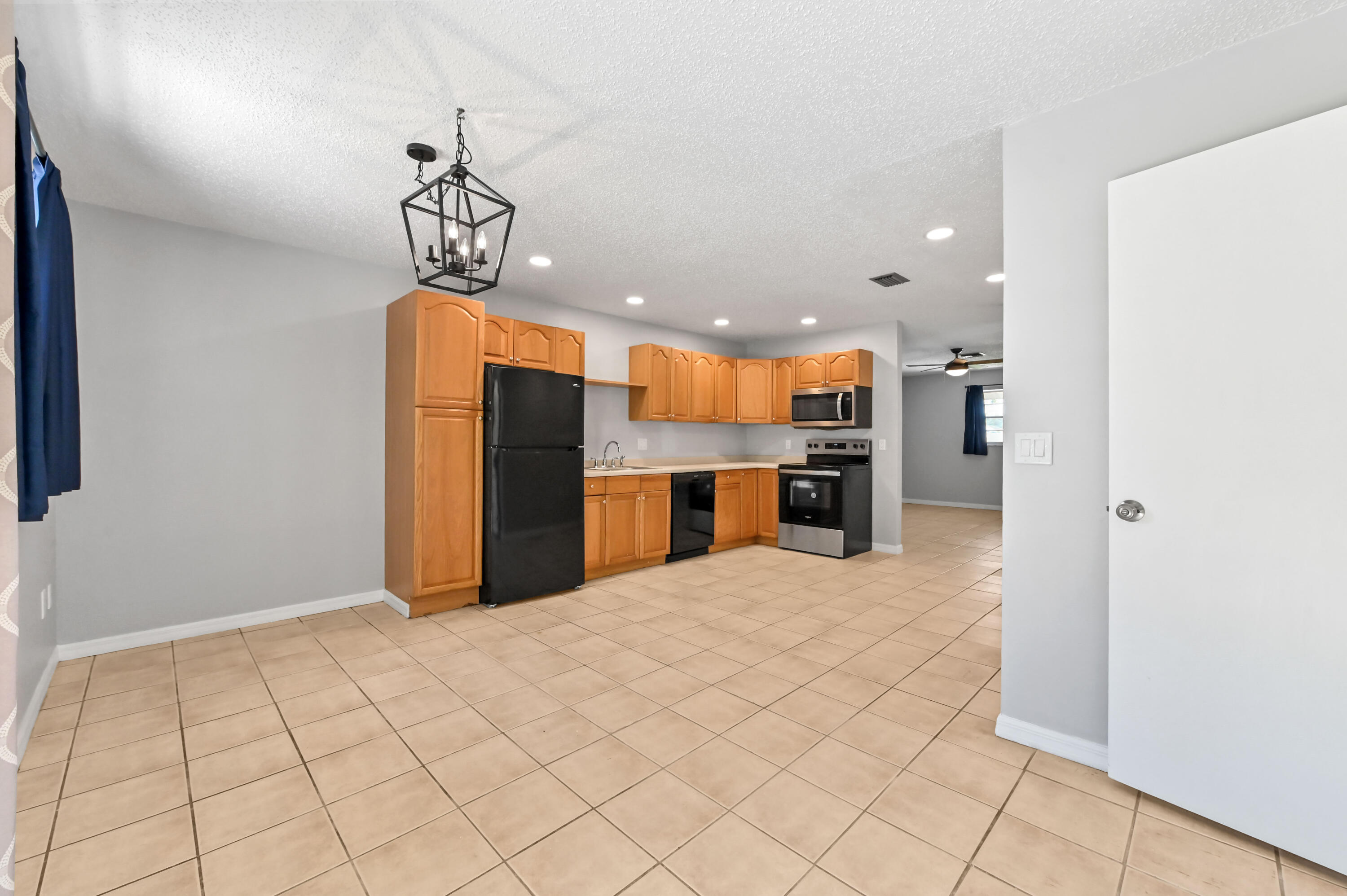 4550 Southeast Salvatori Road Stuart, FL 34997 - Photo 8 of 22 08 Dining area 02