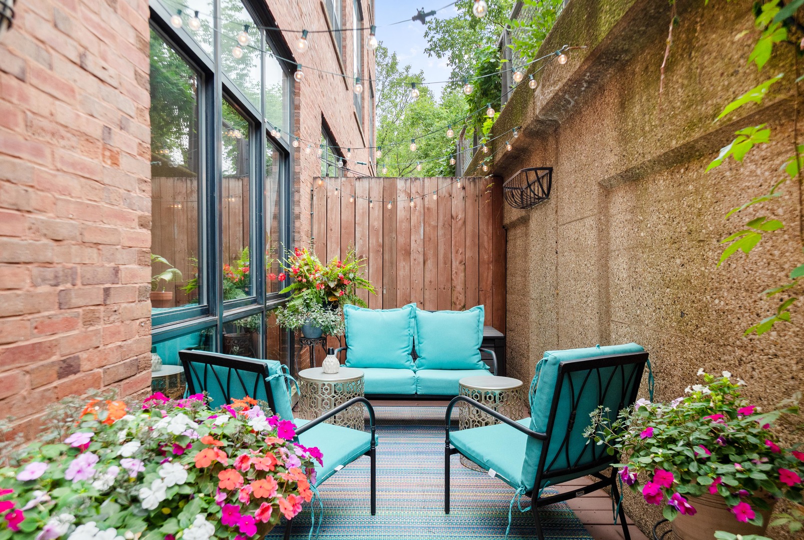 1750 North Wolcott Avenue, Unit 104 Chicago, IL 60622 - Photo 16 of 32 a outdoor living space with furniture and flowers