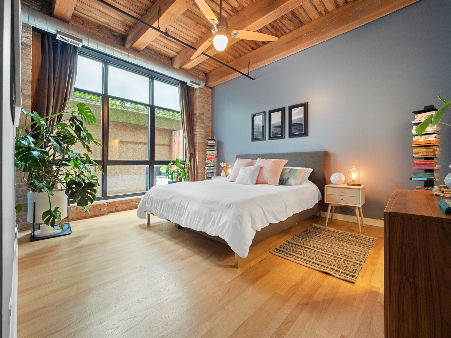 1750 North Wolcott Avenue, Unit 104 Chicago, IL 60622 - Photo 18 of 32 a bedroom with a large bed and a large window