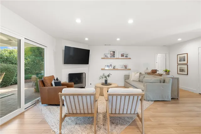 $1,345,000 | 844 Roxanne Avenue, Long Beach, CA 90815