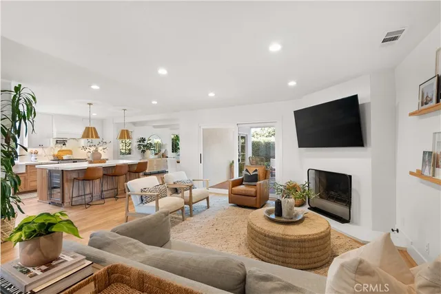 $1,345,000 | 844 Roxanne Avenue, Long Beach, CA 90815