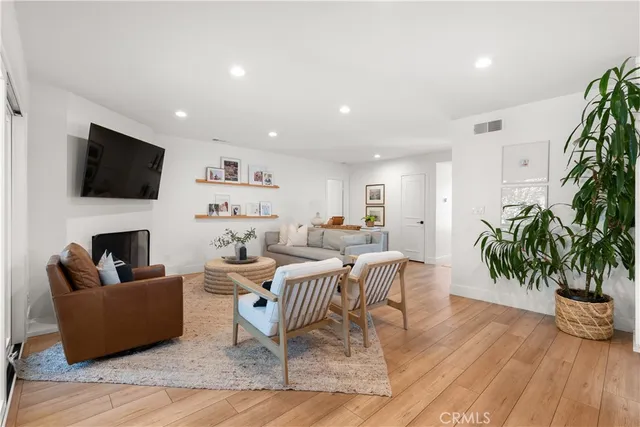 $1,345,000 | 844 Roxanne Avenue, Long Beach, CA 90815