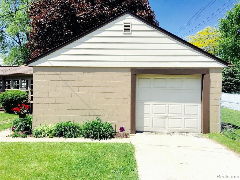 1604 South Custer Road Monroe, MI 48161 - Photo 9 of 26