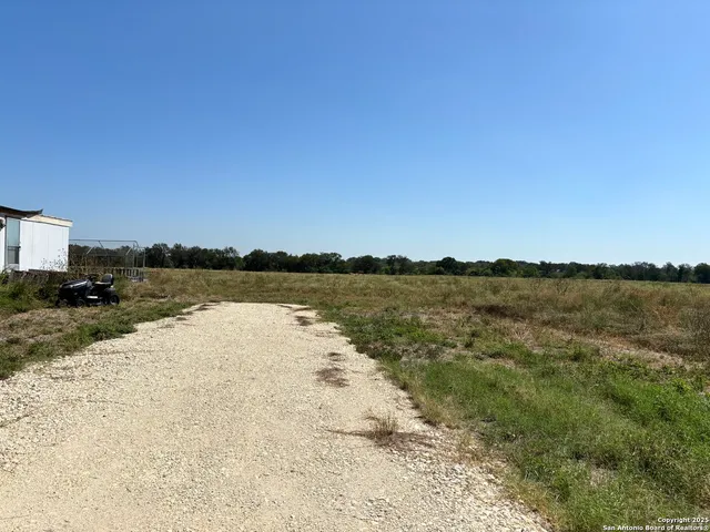 $290,500 | 1205 Highway 173, Devine, TX 78016