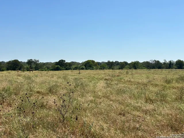 $290,500 | 1205 Highway 173, Devine, TX 78016