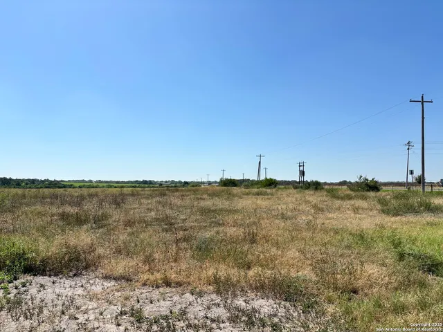 $290,500 | 1205 Highway 173, Devine, TX 78016