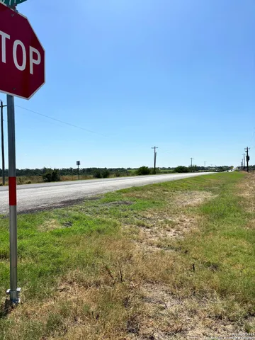 $290,500 | 1205 Highway 173, Devine, TX 78016