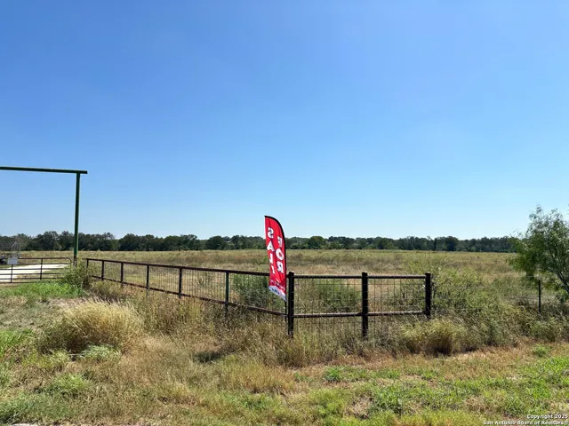 $290,500 | 1205 Highway 173, Devine, TX 78016