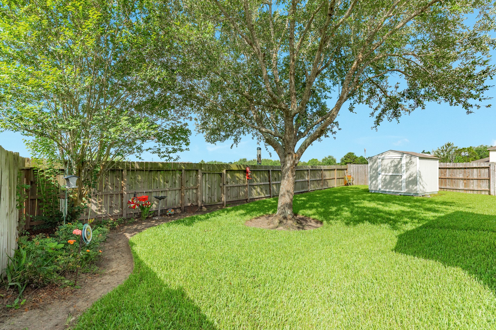 13808 Stark Bridge Lane Rosharon, TX 77583 - Photo 27 of 39 Spacious, meticulously maintained backyard offering ample room for a custom swimming pool and outdoor entertaining area.
