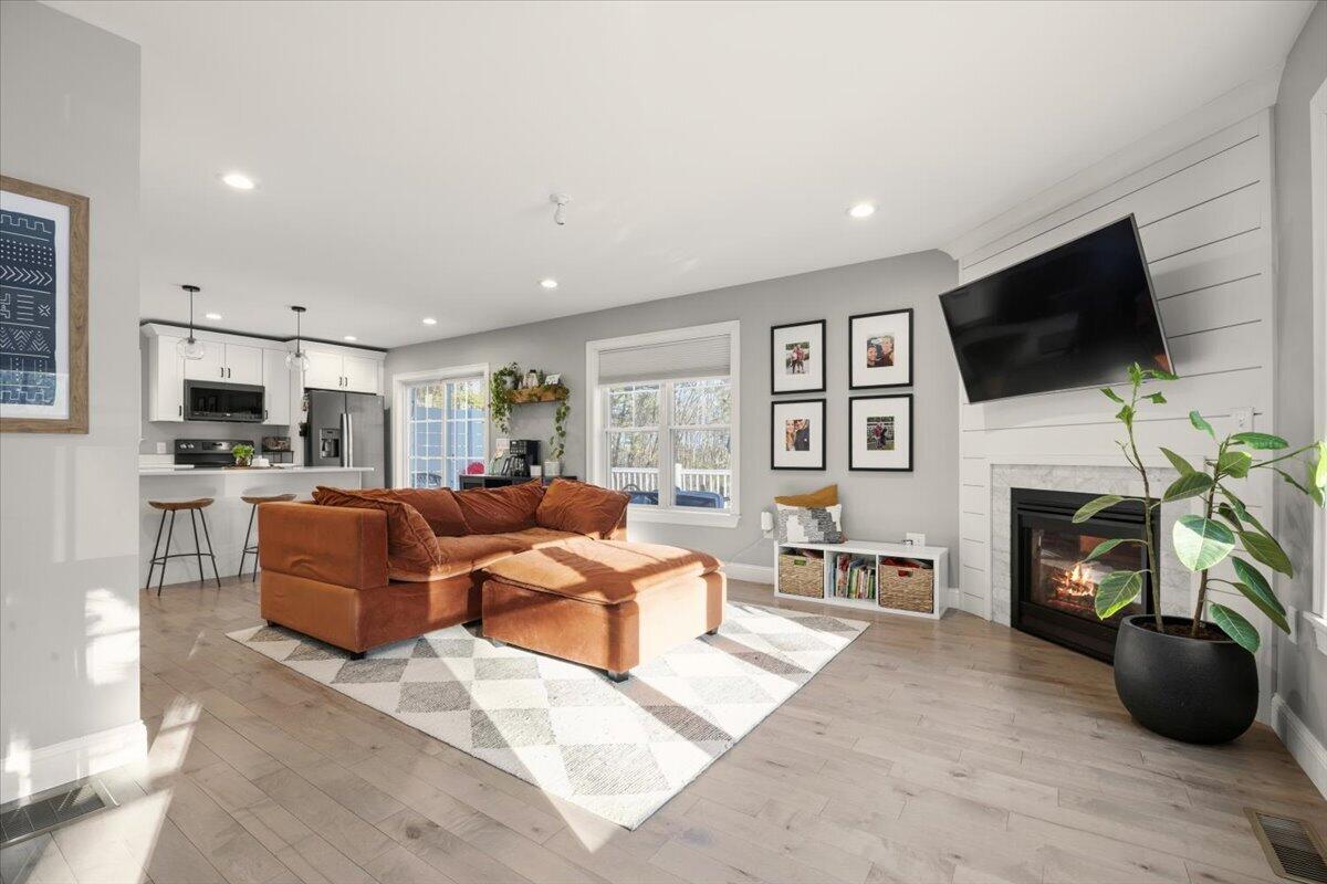 124 Brook Road, Unit 2 Falmouth, ME 04105 - Photo 4 of 27 04-124 Brook Rd-4