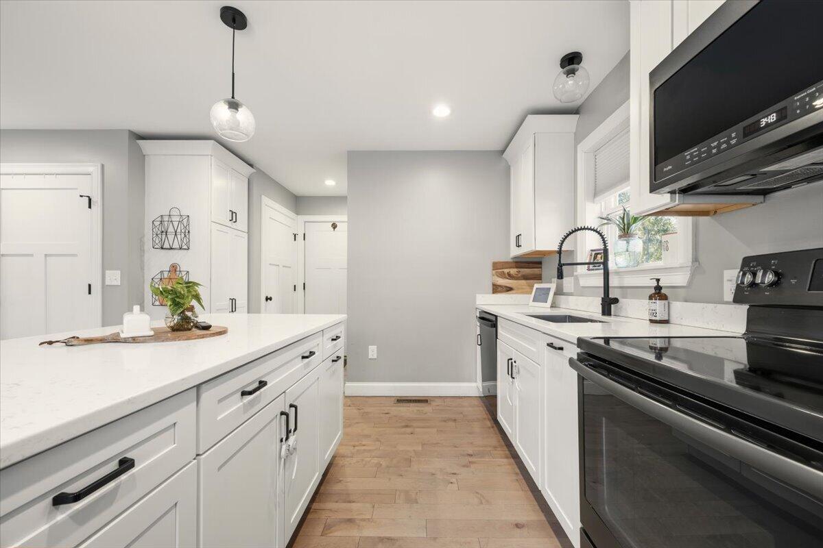 124 Brook Road, Unit 2 Falmouth, ME 04105 - Photo 9 of 27 09-124 Brook Rd-9