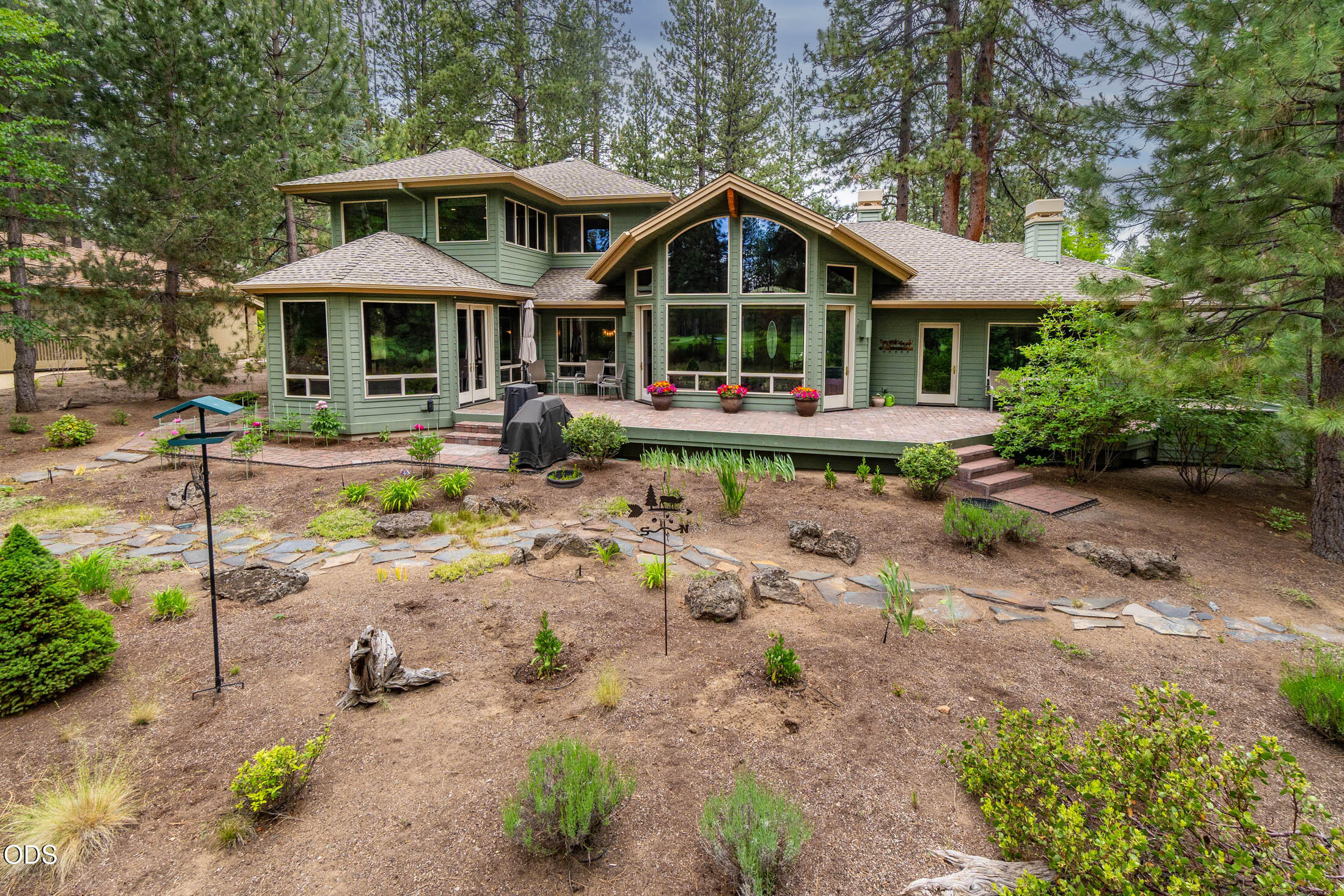 60621 Golf Village Loop Bend, OR 97702 - Photo 34 of 47