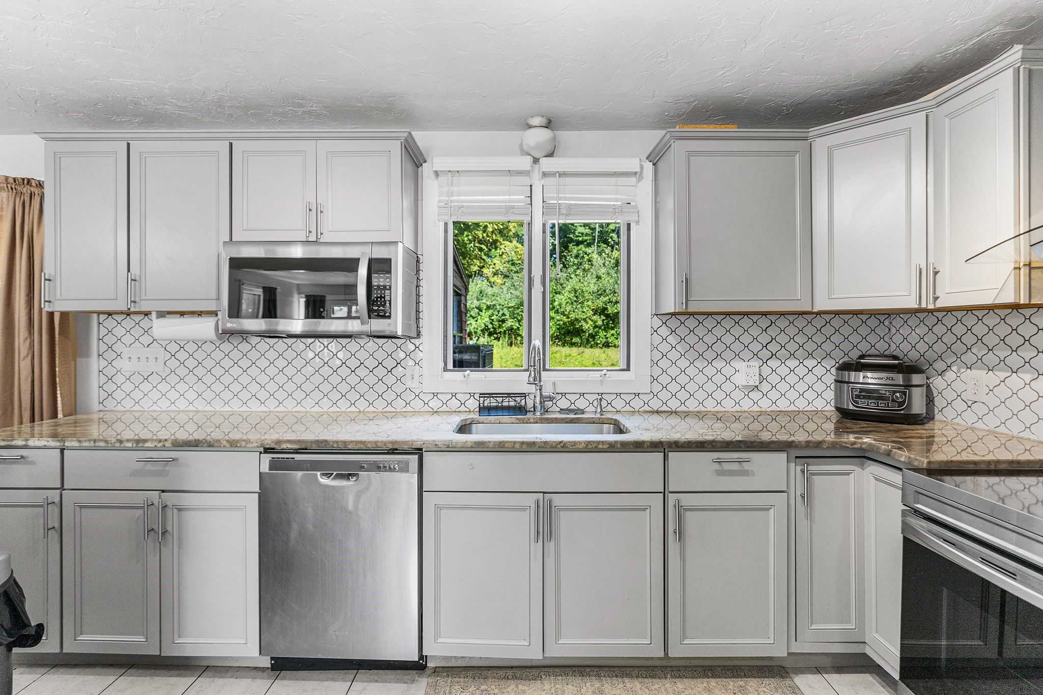 46 Davis Road, Unit B Millbury, MA 01527 - Photo 9 of 42 Gallery Image 9