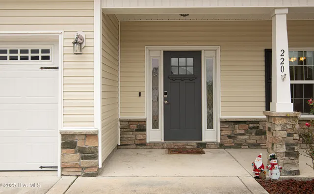 $349,000 | 220 Wood House Drive, Jacksonville, NC 28546