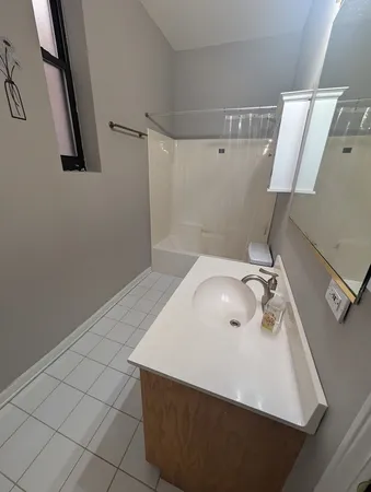 $1,900 | 1531 West Thomas Street, Unit 2F, Chicago, IL 60642