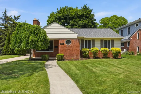 $449,900 | 16908 Dunblaine Avenue, Franklin, MI 48025