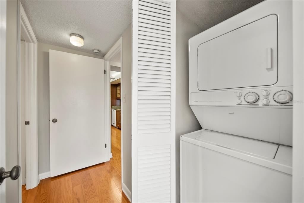2611 Bayshore Boulevard, Unit 504 Tampa, FL 33629 - Photo 15 of 39 a view of washer and dryer