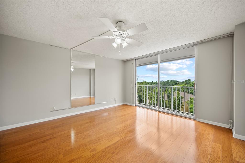 2611 Bayshore Boulevard, Unit 504 Tampa, FL 33629 - Photo 18 of 39 a view of an empty room with a window