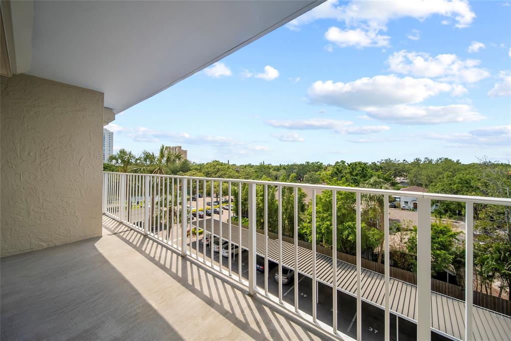2611 Bayshore Boulevard, Unit 504 Tampa, FL 33629 - Photo 30 of 39 a view of balcony with ocean view