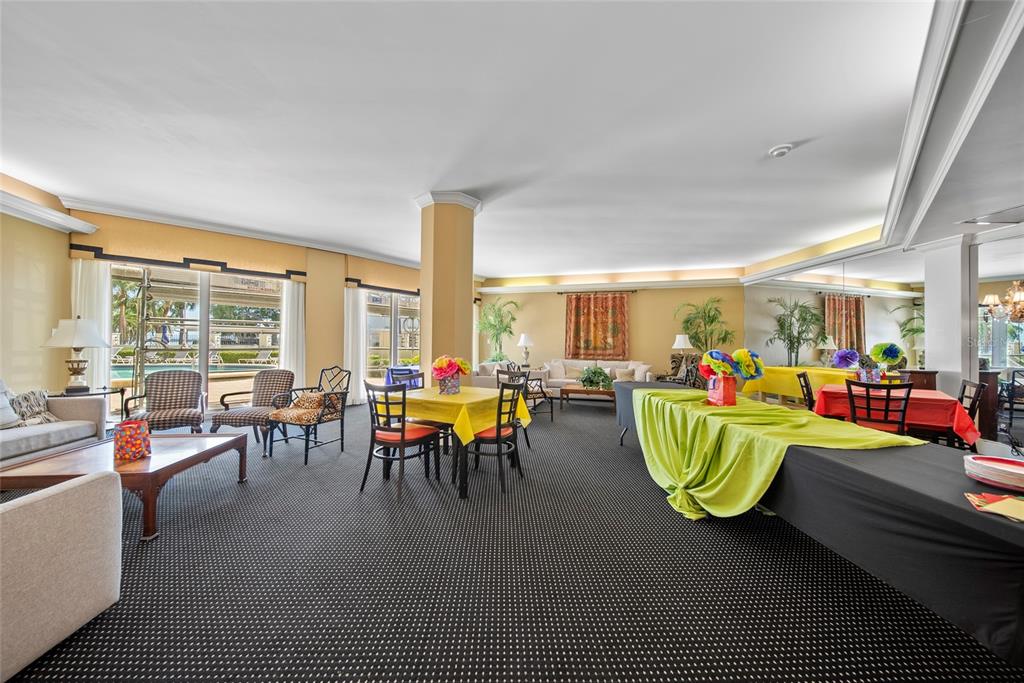 2611 Bayshore Boulevard, Unit 504 Tampa, FL 33629 - Photo 32 of 39 a living room with furniture and a large window