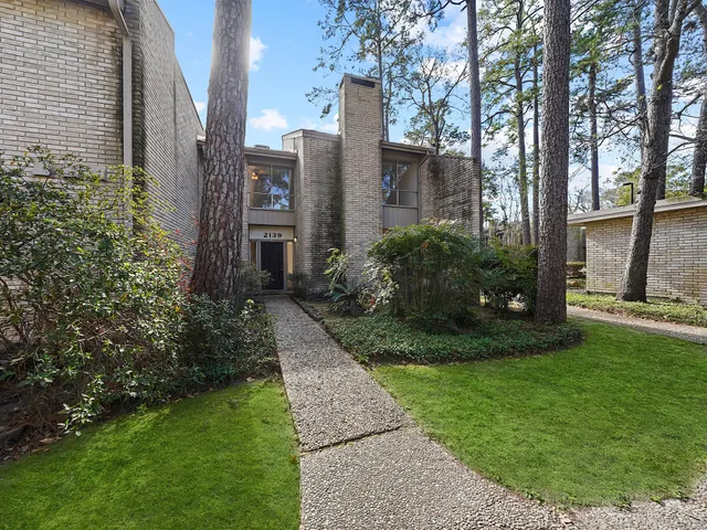 $245,000 | 2139 Lake Village Drive, Kingwood, TX 77339