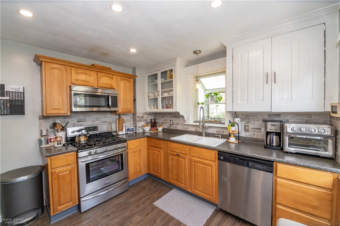 210 Tennyson Road Warwick, RI 02888 - Photo 10 of 18 Gallery Image 10