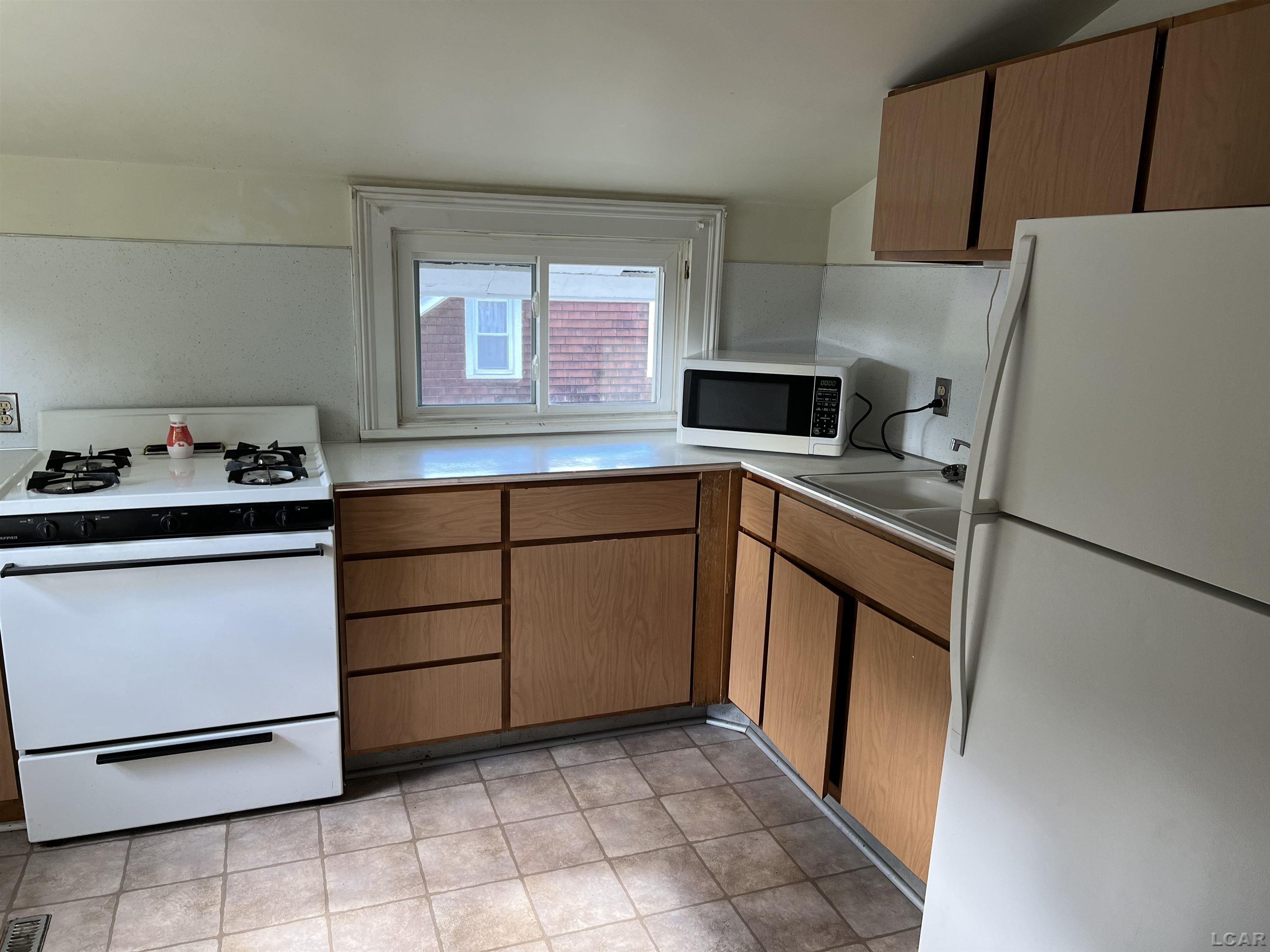 224 East Front Street Adrian, MI 49221 - Photo 6 of 8