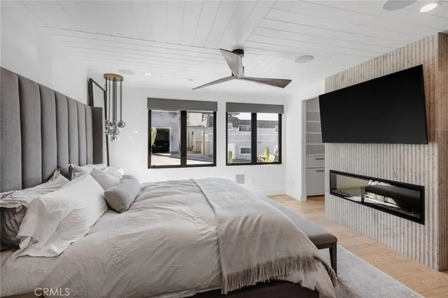 $5,500,000 | 2200 The Strand, Unit A, Manhattan Beach, CA 90266