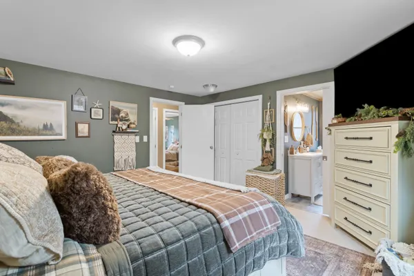 $599,900 | 665 Walnut Street, Manchester, NH 03104