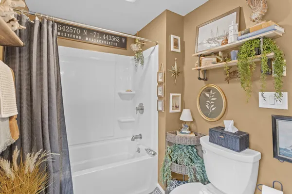 $599,900 | 665 Walnut Street, Manchester, NH 03104