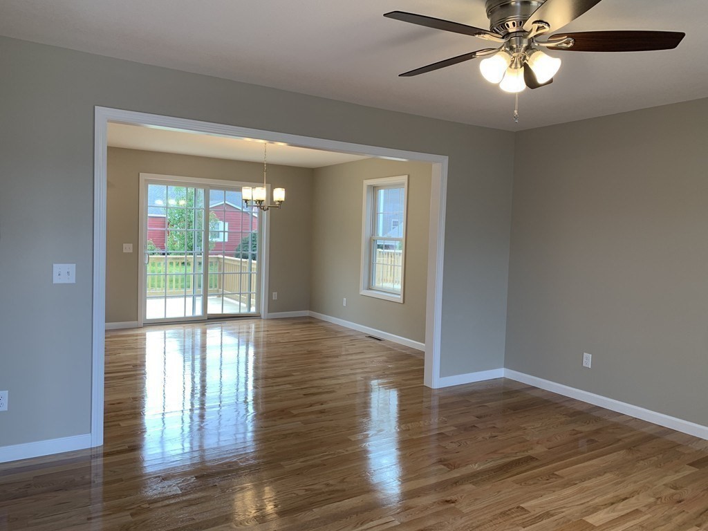 32 Howes Street Springfield, MA 01118 - Photo 6 of 16