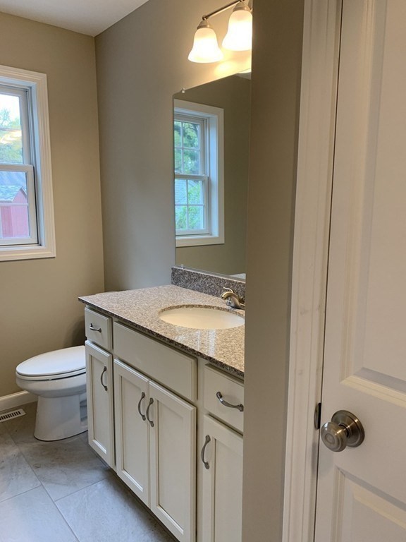 32 Howes Street Springfield, MA 01118 - Photo 7 of 16
