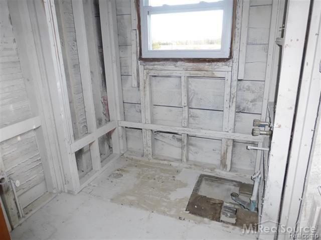 13369 Hough Road Memphis, MI 48041 - Photo 6 of 14 6.JPG
