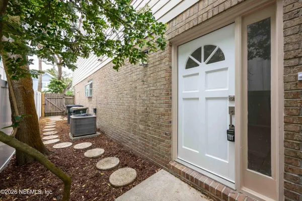 $4,195 | 176 East Coast Drive, Atlantic Beach, FL 32233