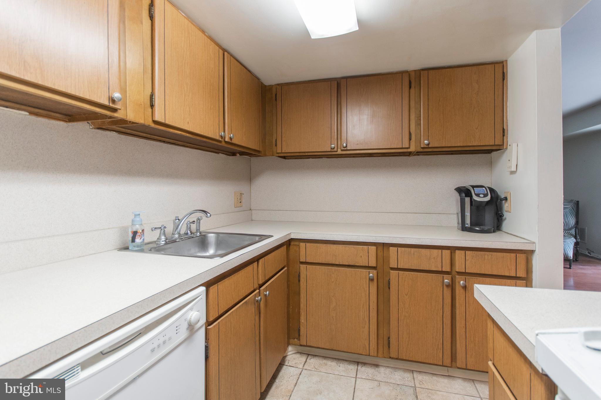 7302 Cresheim Road, Unit D8 Philadelphia, PA 19119 - Photo 11 of 22 Gallery Image 11