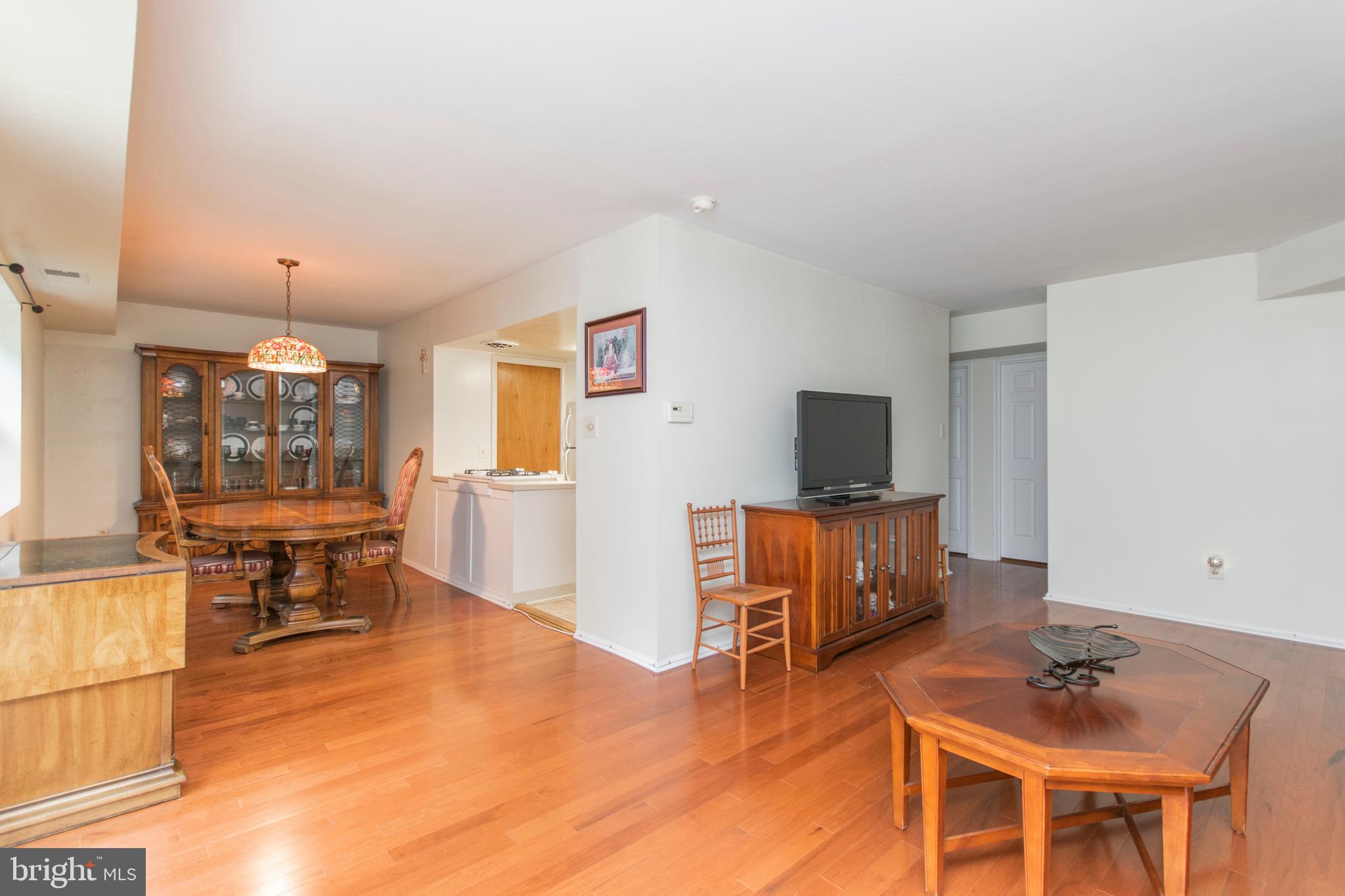 7302 Cresheim Road, Unit D8 Philadelphia, PA 19119 - Photo 5 of 22 Gallery Image 5