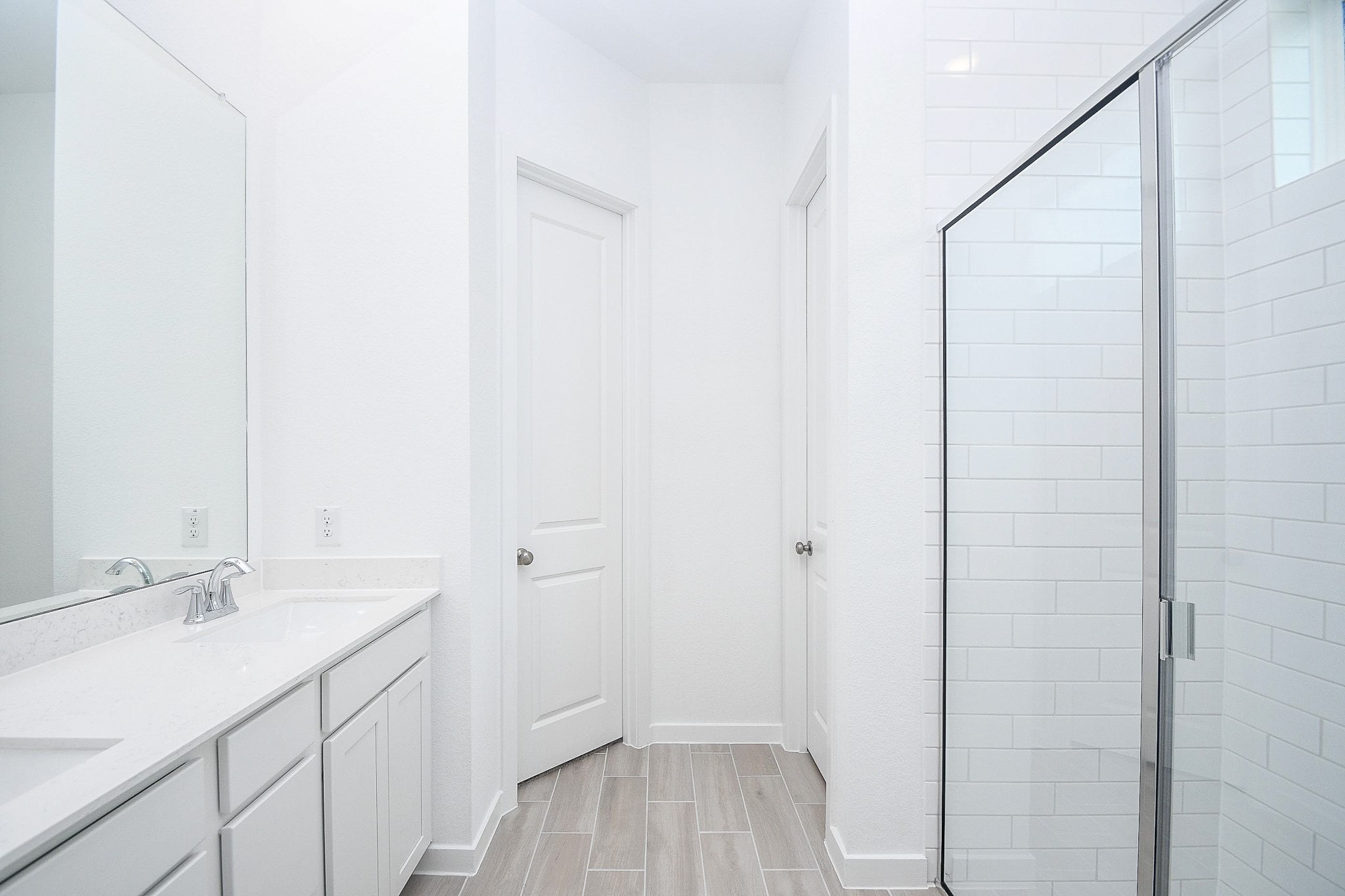 4227 Eagle Pass Drive Rosenberg, TX 77469 - Photo 17 of 28 a bathroom with a sink and a mirror