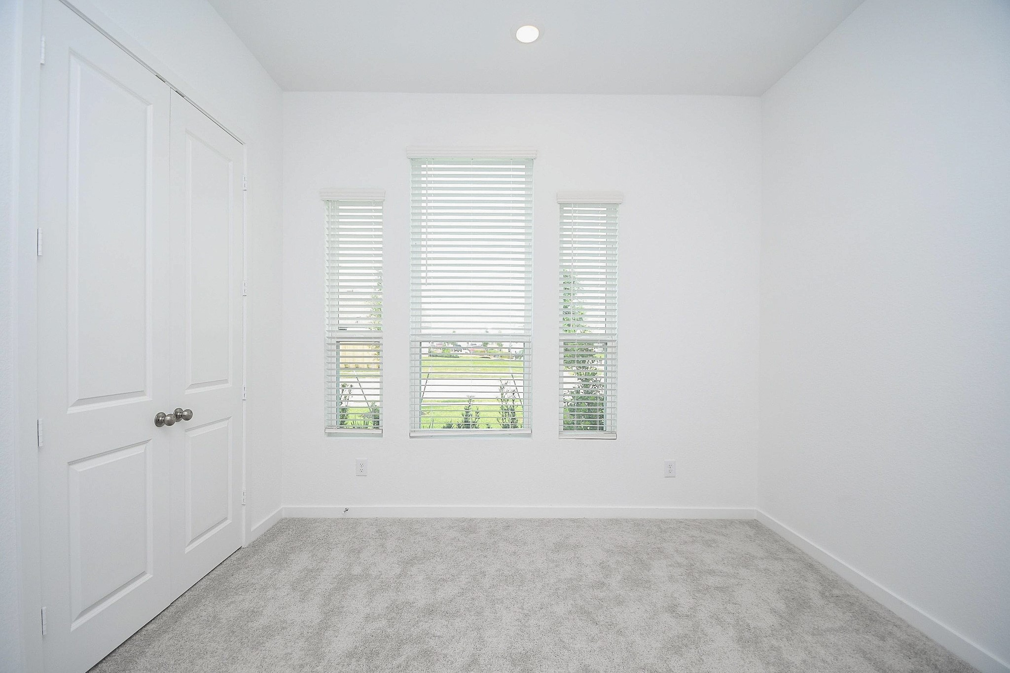 4227 Eagle Pass Drive Rosenberg, TX 77469 - Photo 20 of 28 an empty room with windows