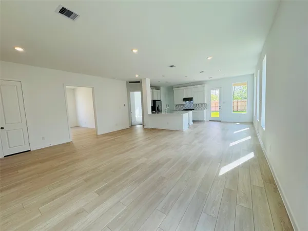 $2,500 | 4227 Eagle Pass Drive, Rosenberg, TX 77469