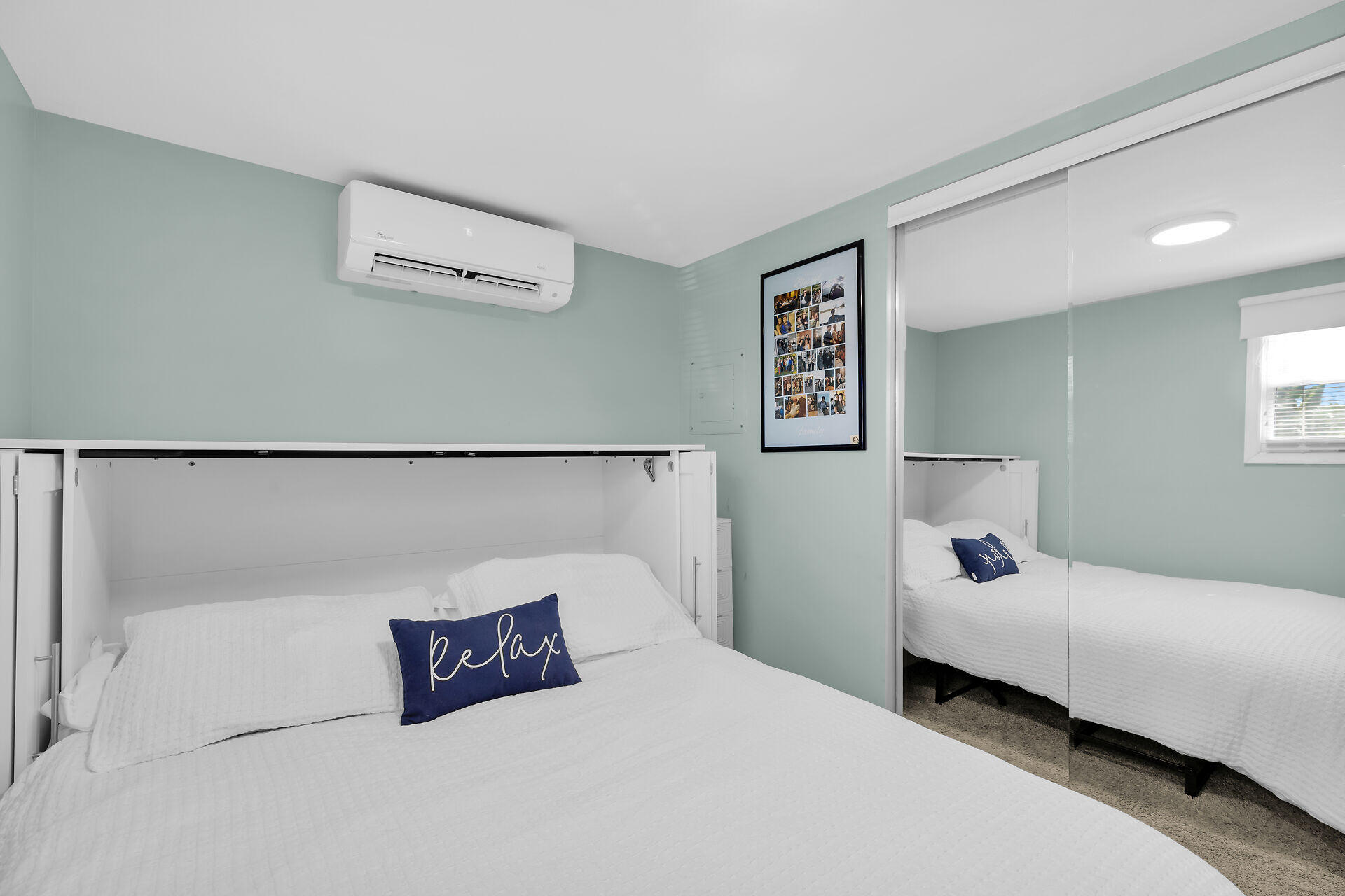 209 Buttonwood Avenue Key Largo, FL 33037 - Photo 29 of 46 a bedroom with a bed and a lamp