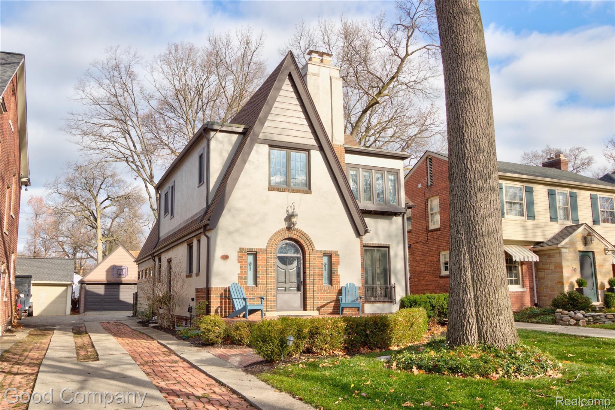 32 Norwich Road Pleasant Ridge, MI 48069 - Photo 1 of 63 32 Norwich Rd. (No Wreath)