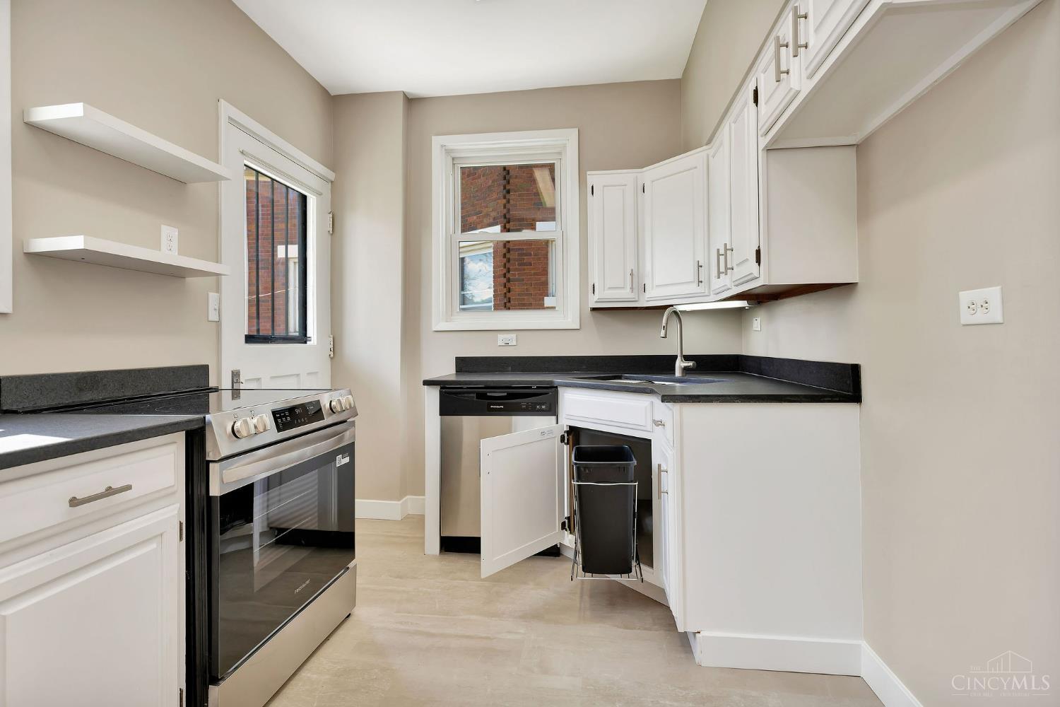 2429 Park Avenue Cincinnati, OH 45212 - Photo 13 of 40